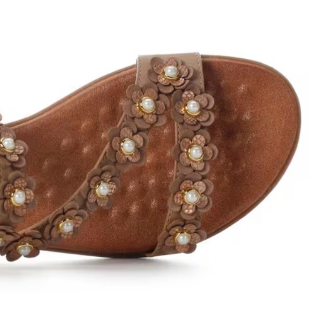 Cruising! PATRIZIA PEARLJA SANDALS  Tan/Brown Floral Embellished Sandals. Size 9